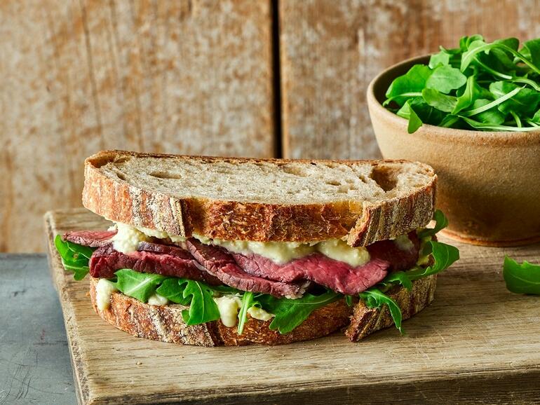 cooked roast beef sandwich 