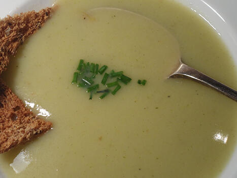 leek and potato soup with toast