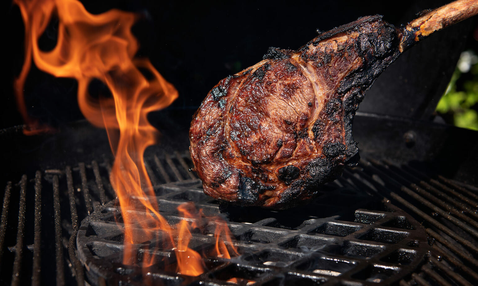 tomahawk cooked on grill