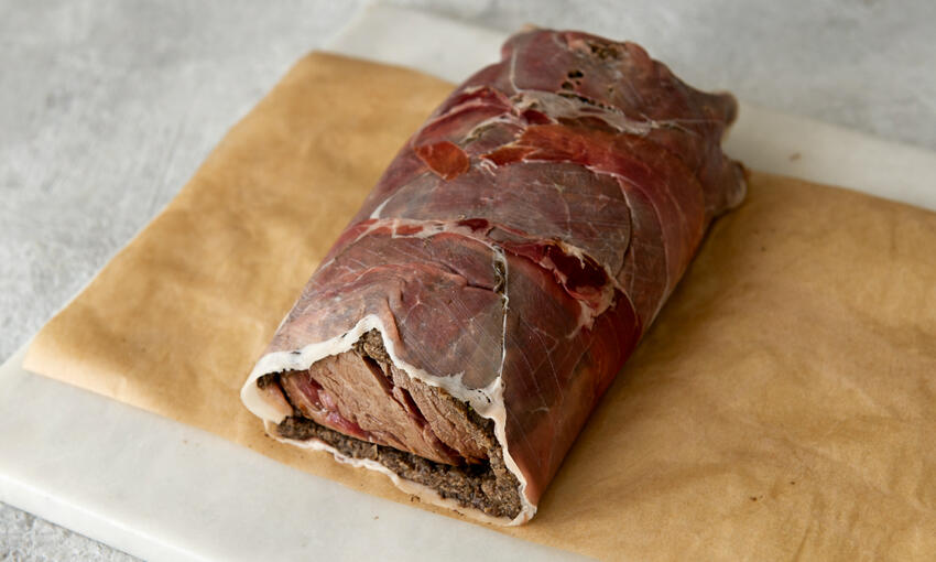 beef fillet covered with duxelle and ham 